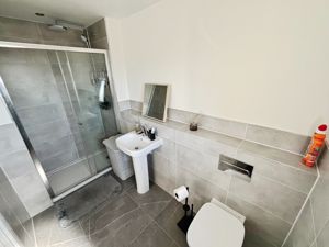 En-suite- click for photo gallery